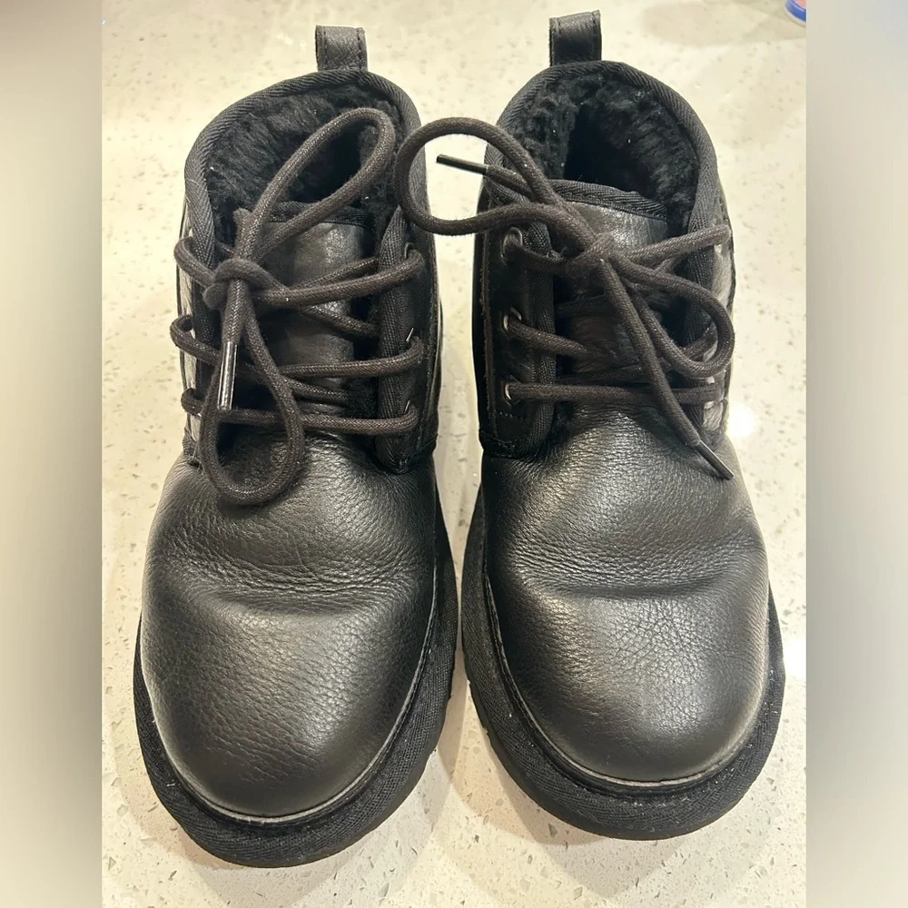 Men’s UGG Neumel Mini Boots – Size 6 (fits Women’s 7)